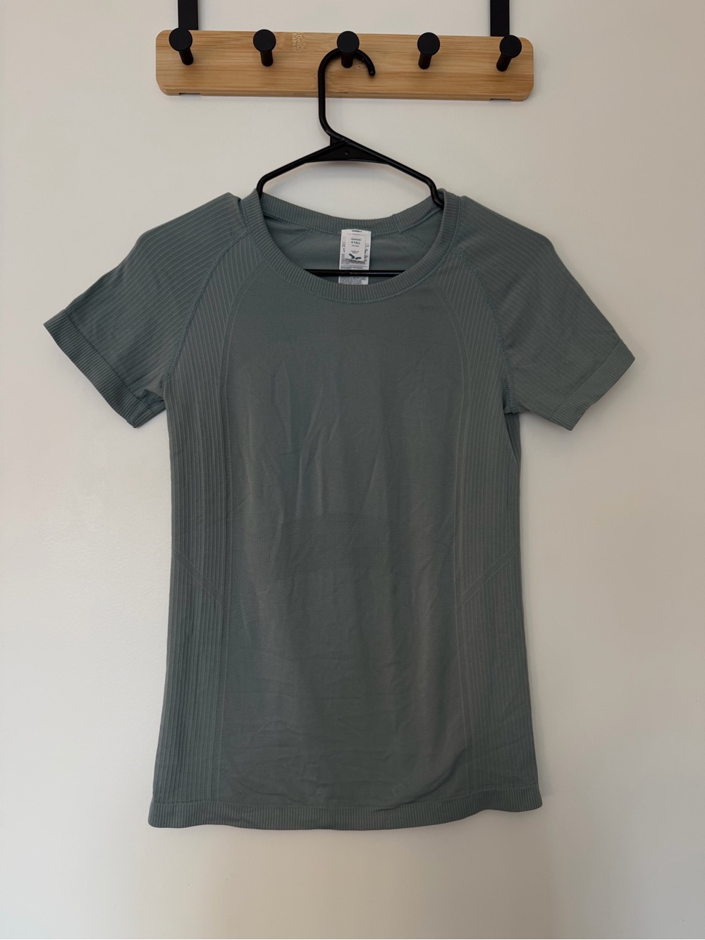 Old Navy Active Athletic Short-Sleeve Crew Neck Top in Green